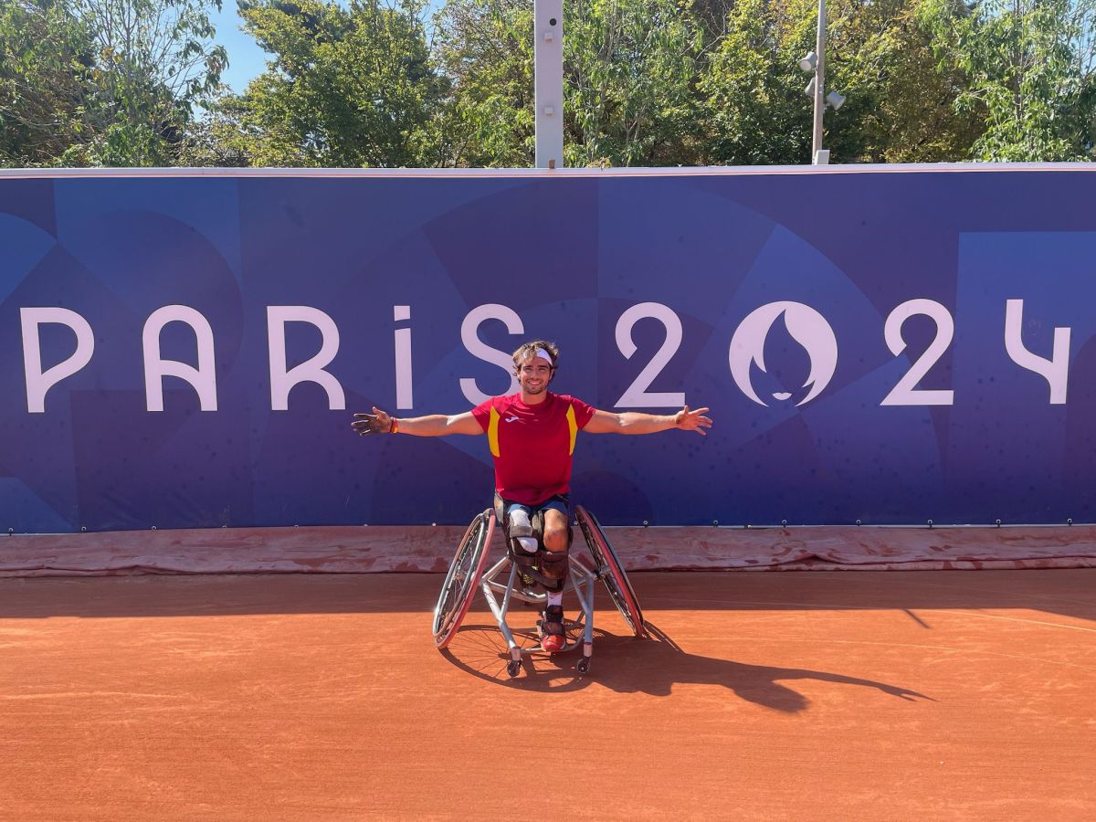 Tennis player Daniel Caverzaschi faces his Paralímpicos matches with the reto he submitted on the podium | Líder en Información Social